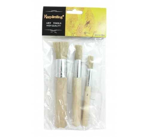 Set of brushes for stencils