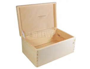 Skrzynka z deklem bez otworów.